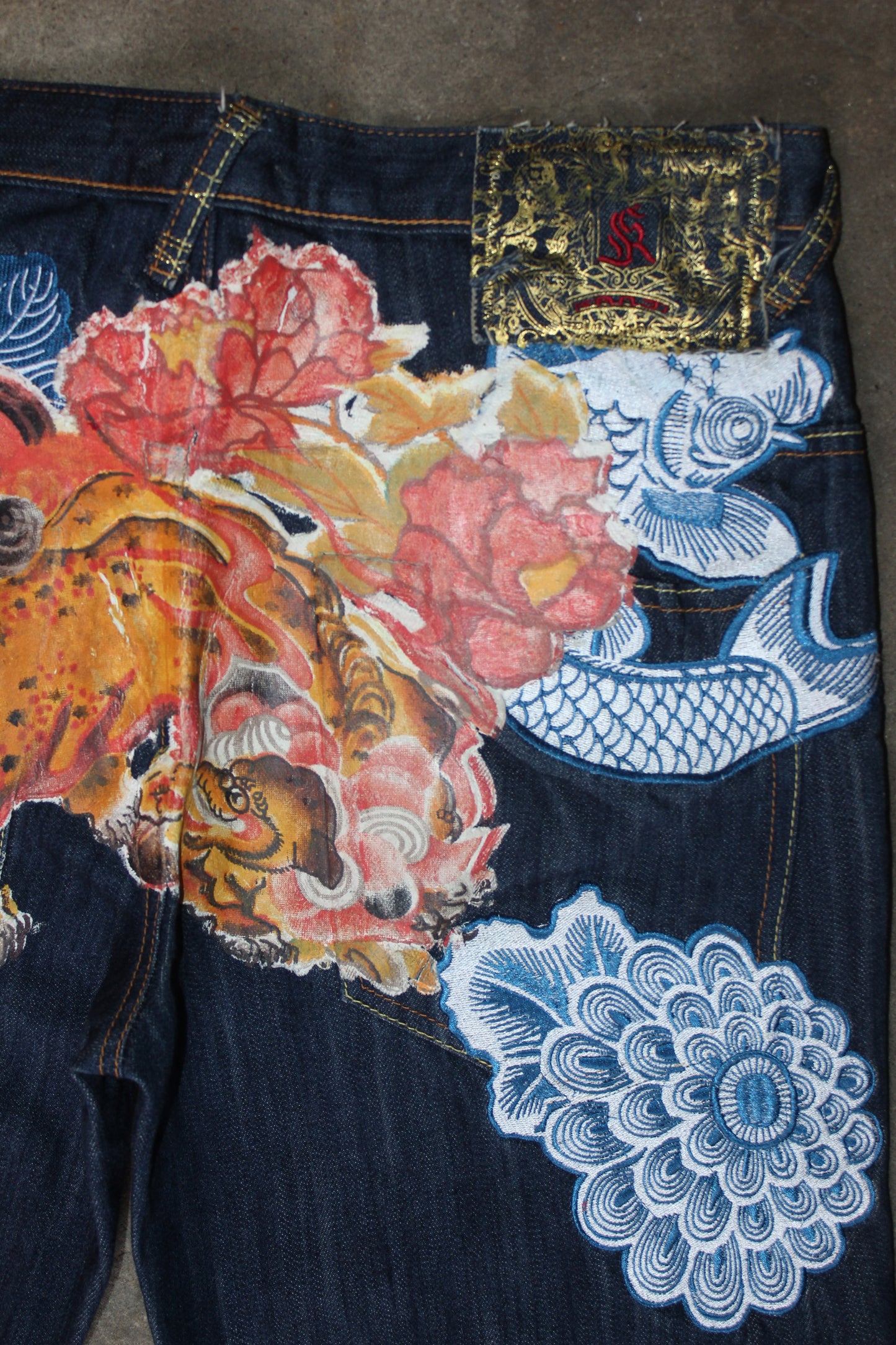 JAPANESE LABEL EMBROIDERED JEANS