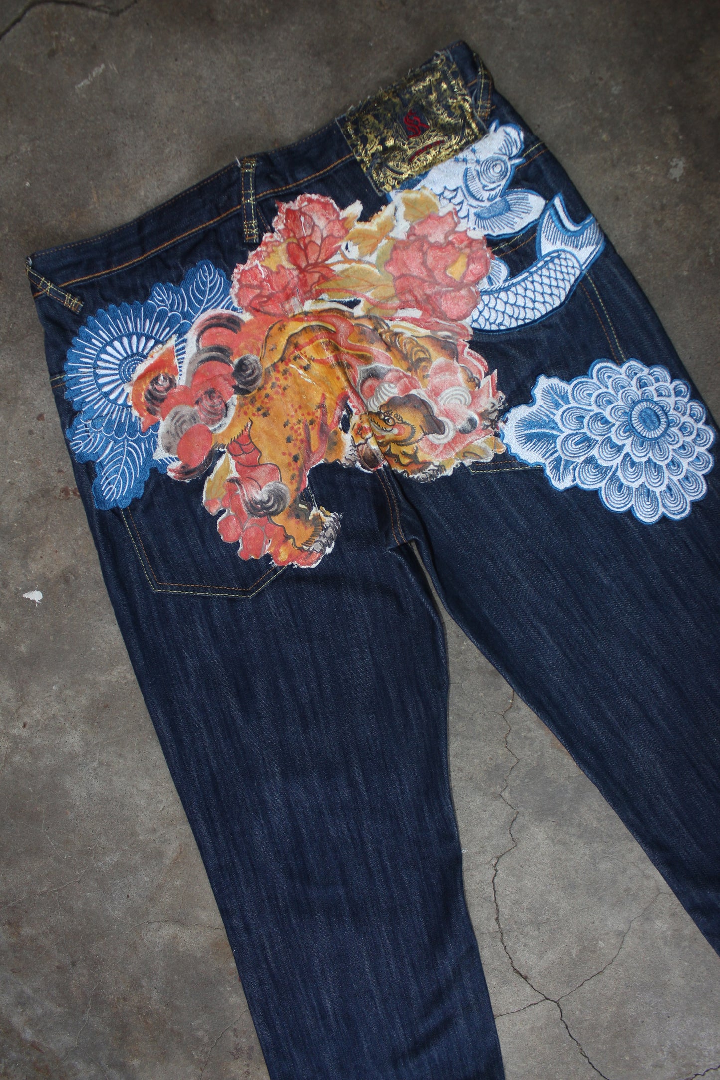 JAPANESE LABEL EMBROIDERED JEANS