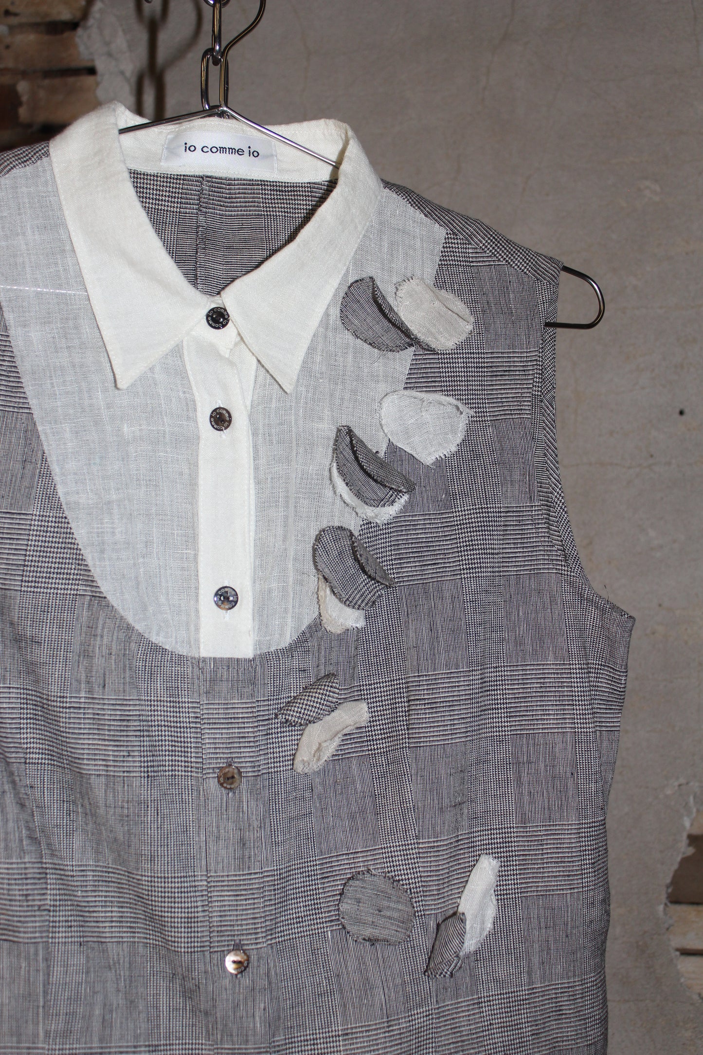 IO COMME IO SLEEVELESS BLOUSE