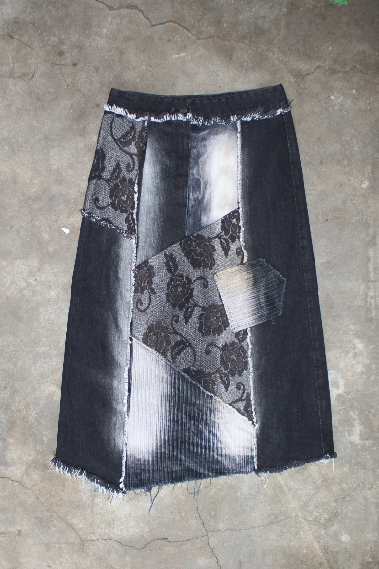 EUROPEAN LABEL PATCHWORK MAXI SKIRT