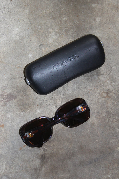 CHANEL OVERSIZED ACETATE SUNGLASSES