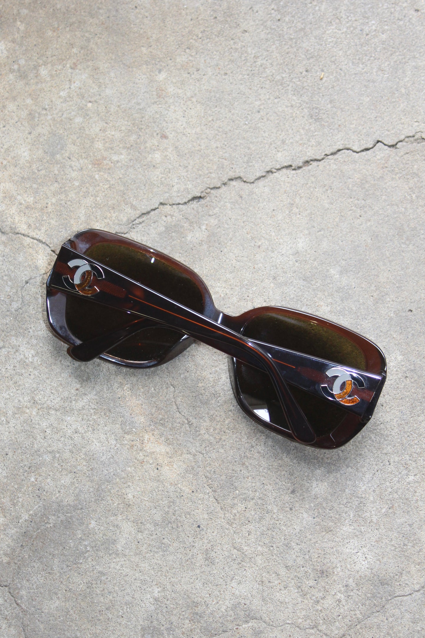 CHANEL OVERSIZED ACETATE SUNGLASSES